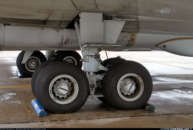 Cómo simular el efecto peso en la rueda de un avión